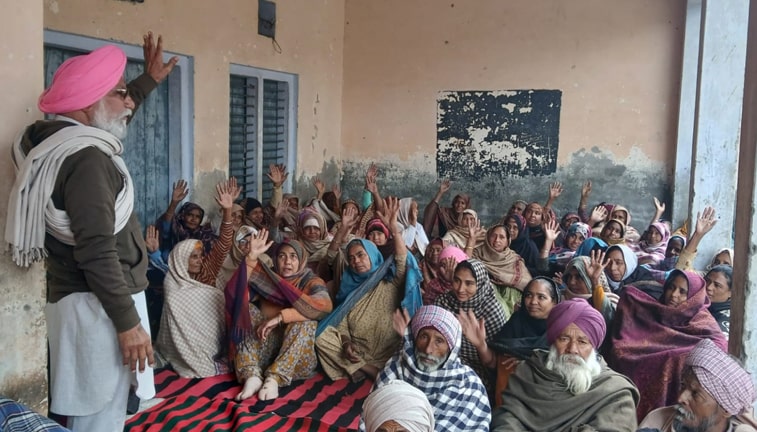 ਮਨਰੇਗਾ ਖ਼ਤਮ ਕਰਨ ਵਿਰੁੱਧ 8 ਜਨਵਰੀ ਦੇ ਬਠਿੰਡਾ ਧਰਨੇ ਦੀ ਸਫ਼ਲਤਾ ਲਈ ਮਜ਼ਦੂਰਾਂ ਦੀ ਹੋਈ ਮੀਟਿੰਗ