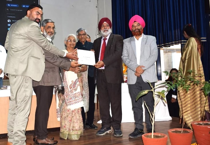 ਨਾਮਵਰ ਵਿੱਦਿਅਕ ਸੰਸਥਾਵਾਂ ਵੱਲੋਂ ਅੰਤਰ-ਰਾਸ਼ਟਰੀ ਕਾਨਫਰੰਸ ਵਿੱਚ ਡਾ. ਜਗਤਾਰ ਸਿੰਘ ਧੀਮਾਨ ਦਾ ਲਾਈਫਟਾਈਮ ਅਚੀਵਮੈਂਟ ਅਵਾਰਡ ਨਾਲ ਸਨਮਾਨ
