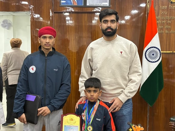 Mayor Padamjit Singh Mehta ਨੇ ਨੰਨ੍ਹੇ-ਨੌਜਵਾਨ ਮਾਰਸ਼ਲ ਆਰਟਸ ਮੈਡਲ ਜੇਤੂਆਂ ਨੂੰ ਕੀਤਾ ਸਨਮਾਨਿਤ