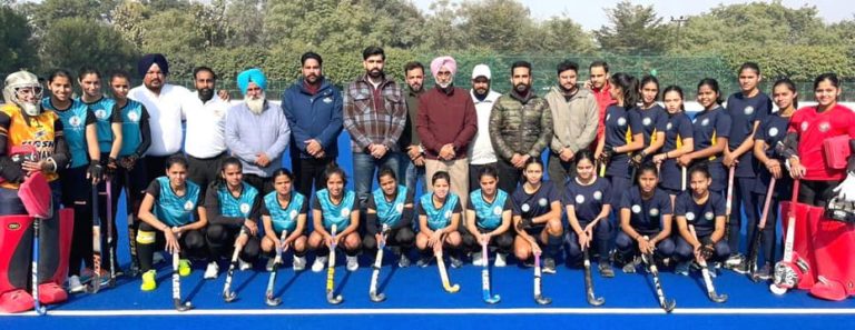 DAV College Bathinda ਵੱਲੋਂ ਕਰਵਾਏ ਜਾ ਰਹੇ ਅੰਤਰ ਯੂਨੀਵਰਸਟੀ ਹਾਕੀ ਵੂਮੈਨ ਚੈਂਪੀਅਨਸ਼ਿਪ ਦੇ ਦੂਜਾ ਦਿਨ ਵੀ ਹੋਏ ਸਖ਼ਤ ਮੁਕਾਬਲੇ