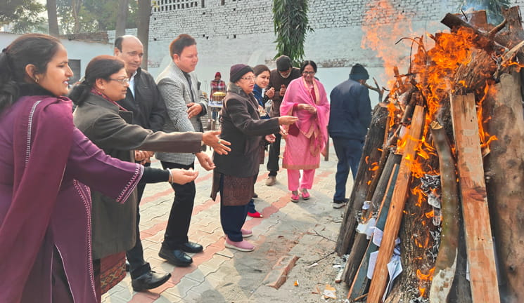 DAV College Bathinda ਵਿਖੇ ਧੂਮਧਾਮ ਨਾਲ ਲੋਹੜੀ ਦਾ ਤਿਓਹਾਰ ਮਨਾਇਆ