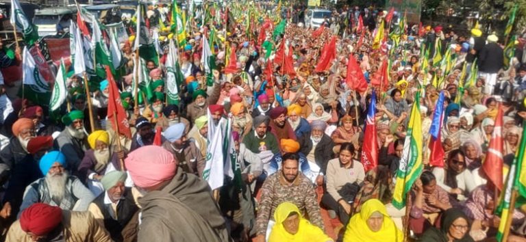 ਕੇਂਦਰ ਦੀਆਂ ਕਾਰਪੋਰੇਟ ਪੱਖੀ ਨੀਤੀਆਂ ਦੇ ਵਿਰੋਧ ‘ਚ ਜਥੇਬੰਦੀਆਂ ਨੇ ਡੀਸੀ ਦਫ਼ਤਰ ਅੱਗੇ ਦਿੱਤਾ ਧਰਨਾ
