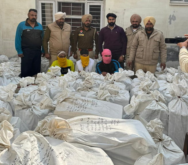Bathinda Police ਨੇ ਗੈਰ-ਕਾਨੂੰਨੀ ਸ਼ਰਾਬ ਤਸਕਰੀ ਗਿਰੋਹ ਨੂੰ ਕੀਤਾ ਬੇਨਕਾਬ, 3 ਗ੍ਰਿਫਤਾਰ