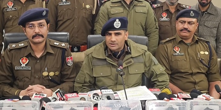 ਸਾਬਕਾ IG Amar Singh Chahal ਦੇ ਮਾਮਲੇ ‘ਚ ਪੁਲਿਸ ਦੇ ਵੱਡੇ ਖੁਲਾਸੇ, ਦੁਬਈ ਤੋਂ ਚੱਲ ਰਿਹਾ ਹੈ ਗੈਂਗ