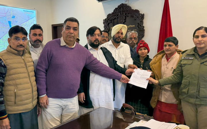 ਸ਼੍ਰੀ ਹਰਿਮੰਦਰ ਸਾਹਿਬ ਦੀ ਪਵਿੱਤਰ ਮਰਿਆਦਾ ਭੰਗ ਕਰਨ ਵਾਲੇ ਦੋਸ਼ੀ ਖ਼ਿਲਾਫ਼ ਮਾਮਲਾ ਦਰਜ ਕਰਨ ਦੀ ਮੰਗ, SSP ਨੂੰ ਸੌਂਪਿਆ ਗਿਆ ਮੰਗ ਪੱਤਰ