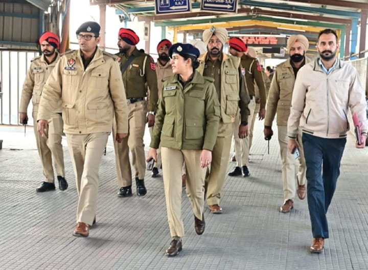 ਭਗਵੰਤ ਮਾਨ ਸਰਕਾਰ ਦੀ ‘ਗੈਂਗਸਟਰਾਂ ਤੇ ਵਾਰ’ ਤਹਿਤ ਆਪ੍ਰੇਸ਼ਨ ਪ੍ਰਹਾਰ ਨੇ ਗੈਂਗਸਟਰ ਨੈੱਟਵਰਕ ’ਤੇ ਸ਼ਿਕੰਜਾ ਕੱਸਿਆ; ਦੂਜੇ ਦਿਨ ਵਿਦੇਸ਼ੀ ਗੈਂਗਸਟਰਾਂ ਦੇ 1,100 ਤੋਂ ਵੱਧ ਸਾਥੀ ਅਤੇ ਸਹਿਯੋਗੀ ਗ੍ਰਿਫ਼ਤਾਰ