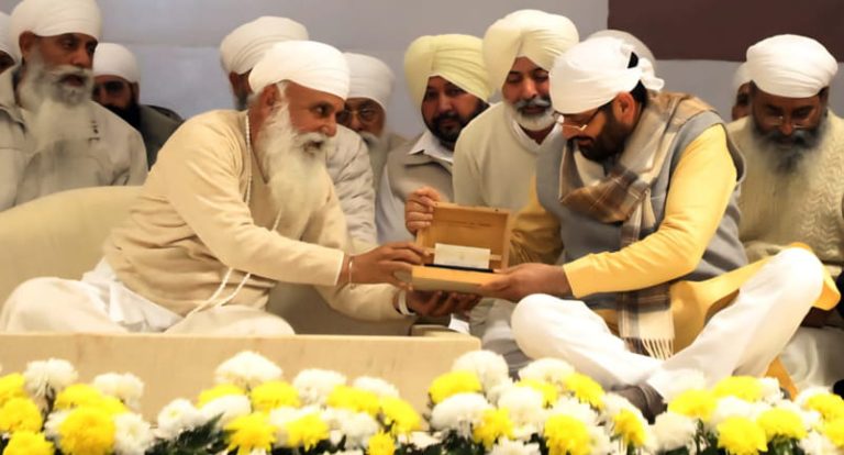 ਮੁੱਖ ਮੰਤਰੀ ਨਾਇਬ ਸਿੰਘ ਸੈਣੀ ਨੇ ਮਹਾਨ ਸੰਤ ਤੇ ਸਮਾਜ ਸੁਧਾਰਕ ਸਤਗੁਰੂ ਰਾਮ ਸਿੰਘ ਜੀ ਮਹਾਰਾਜ ਦੀ ਜੈਸੰਤੀ ‘ਤੇ ਕੀਤਾ ਨਮਨ