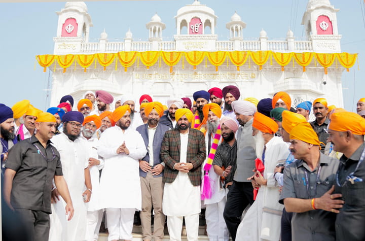 ਪੰਜਾਬ ਦੇ ਮੁੱਖ ਮੰਤਰੀ ਭਗਵੰਤ ਸਿੰਘ ਮਾਨ ਨੇ ਸ੍ਰੀ ਨਾਂਦੇੜ ਸਾਹਿਬ ਵਿਖੇ ਮੱਥਾ ਟੇਕਿਆ; ਕਿਹਾ,ਪੰਜਾਬ ਸਰਕਾਰ ਨਾਂਦੇੜ ਸਾਹਿਬ ਨੂੰ ਪਵਿੱਤਰ ਸ਼ਹਿਰ ਦਾ ਦਰਜਾ ਦੇਣ ਦੀ ਮੰਗ ਮਹਾਰਾਸ਼ਟਰ ਸਰਕਾਰ ਕੋਲ ਉਠਾਏਗੀ