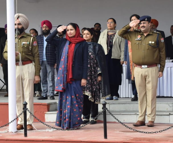 ਡਿਪਟੀ ਕਮਿਸ਼ਨਰ ਕੋਮਲ ਮਿੱਤਲ ਅਤੇ ਐਸ ਐਸ ਪੀ ਹਰਮਨਦੀਪ ਸਿੰਘ ਹਾਂਸ ਵੱਲੋਂ ਗਣਤੰਤਰ ਦਿਵਸ ਦੀ ਫਾਈਨਲ ਰਿਹਰਸਲ ਦਾ ਨਿਰੀਖਣ