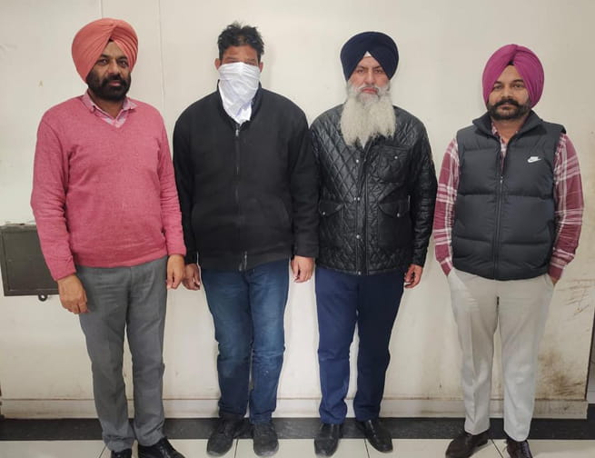 CIA ਦਾ ਹੌਲਦਾਰ 5 ਲੱਖ 20 ਹਜ਼ਾਰ ਰੁਪਏ ਰਿਸ਼ਵਤ ਲੈਂਦਾ ਵਿਜੀਲੈਂਸ ਵੱਲੋਂ ਕਾਬੂ,Incharge ਫ਼ਰਾਰ
