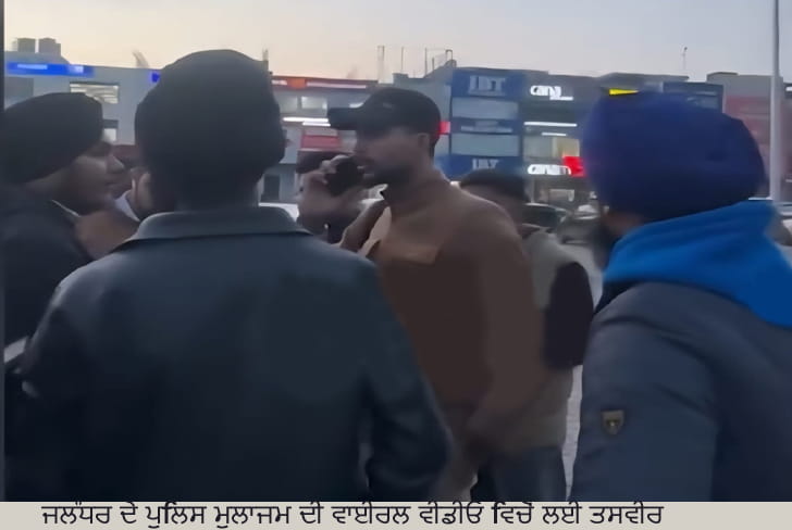 ਨਕਲੀ ਨਾਕਾ ਲਗਾ ਕੇ ਚਲਾਨ ਕੱਟਣ ਵਾਲੇ ਸਿਵ ਸੈਨਾ ਆਗੂ ਦੇ ਗੰਨਮੈਂਨ ਵਿਰੁਧ ਹੋਈ ਵੱਡੀ ਕਾਰਵਾਈ
