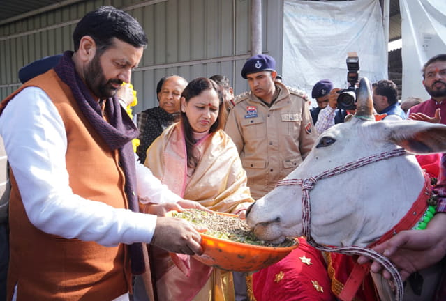 CM Nayab Singh Saini ਨੇ ਸਾਦਗੀ ਨਾਲ ਮਨਾਇਆ ਜਨਮਦਿਨ,ਗਾਂ ਸੇਵਾ ਕੀਤੀ ਅਤੇ ਬਜੁਰਗਾਂ ਦਾ ਲਿਆ ਆਸ਼ੀਰਵਾਦ