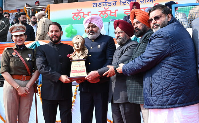ਵਿੱਤ ਮੰਤਰੀ ਪੰਜਾਬ ਹਰਪਾਲ ਸਿੰਘ ਚੀਮਾ ਨੇ ਗਣਤੰਤਰ ਦਿਵਸ ਮੌਕੇ ਬਠਿੰਡਾ ’ਚ ਲਹਿਰਾਇਆ ਕੌਮੀ ਤਿੰਰਗਾ
