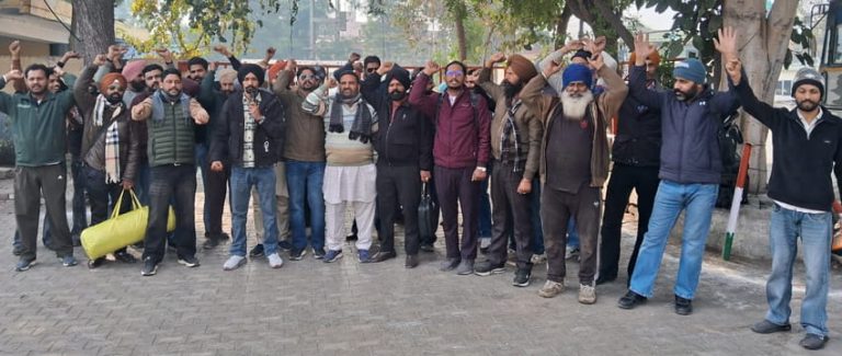 PRTC ਕਾਮਿਆਂ ਨੇ ਗਣਤੰਤਰ ਦਿਵਸ ਮੌਕੇ ਆਪਣੀਆਂ ਹੱਕਾਂ ਮੰਗਾਂ ਲਈ ਕੀਤੀਆਂ ਗੇਟ ਰੈਲੀਆਂ