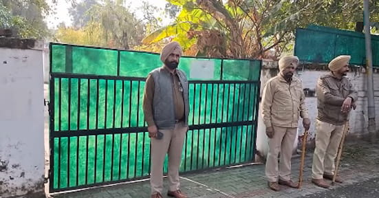 Police ਨੇ ਮੌਜੂਦਾ AAP MLA ਦੀ ਕੋਠੀ ਕਰਵਾਈ ਖ਼ਾਲੀ, ਪ੍ਰਵਾਰ ਨੇ ਲਗਾਏ ਧੱਕੇ ਦੇ ਆਰੋਪ