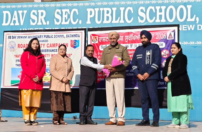 RBDAV Sr Sec Public School Bathinda ਰਾਸ਼ਟਰੀ ਸੜਕ ਸੁਰੱਖਿਆ ਮਹੀਨਾ ਮਨਾਇਆ