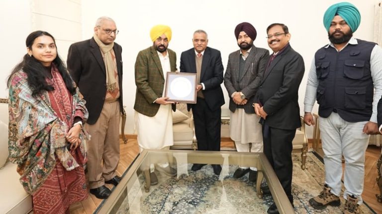 ਮੁੱਖ ਮੰਤਰੀ ਭਗਵੰਤ ਸਿੰਘ ਮਾਨ ਵੱਲੋਂ ਮੋਹਾਲੀ ਹਵਾਈ ਅੱਡੇ ਤੋਂ ਹੋਰ ਅੰਤਰਰਾਸ਼ਟਰੀ ਉਡਾਣਾਂ ਸ਼ੁਰੂ ਕਰਨ ਦੀ ਵਕਾਲਤ