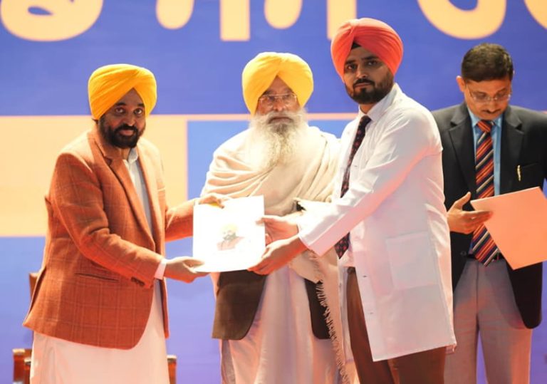 ਮੁੱਖ ਮੰਤਰੀ ਭਗਵੰਤ ਸਿੰਘ ਮਾਨ ਸਰਕਾਰ ਨੇ ‘ਮਿਸ਼ਨ ਰੋਜ਼ਗਾਰ’ ਤਹਿਤ ਨੌਜਵਾਨਾਂ ਨੂੰ ਬਿਨਾਂ ਕਿਸੇ ਰਿਸ਼ਵਤ ਅਤੇ ਸਿਫਾਰਸ਼ ਦੇ 63,943 ਸਰਕਾਰੀ ਨੌਕਰੀਆਂ ਦਿੱਤੀਆਂ