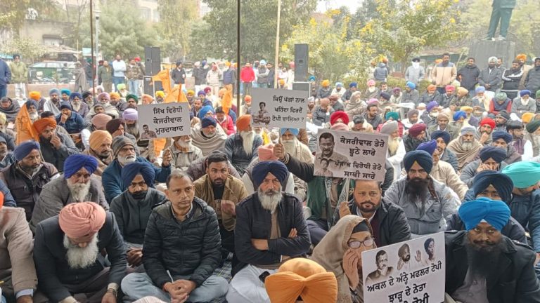 ਅਕਾਲੀ ਦਲ ਨੇ ਆਪ ਵਿਰੁੱਧ ਲਗਾਇਆ ਧਰਨਾ, ਕੀਤੀ ਕਾਰਵਾਈ ਦੀ ਮੰਗ