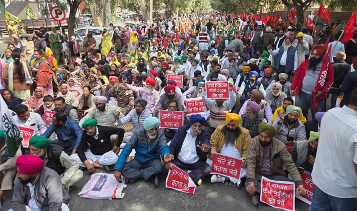 Bathinda ‘ਚ ਦੇਸ਼ ਵਿਆਪੀ ਹੜਤਾਲ ਨੂੰ ਲੈ ਕੇ ਹੋਇਆ ਰੋਸ ਪ੍ਦਸ਼ਨ