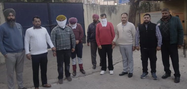 ਵਿਜੀਲੈਂਸ ਵੱਲੋਂ ਇੰਡਸਟਰੀਅਲ ਪ੍ਰਮੋਸ਼ਨਲ ਅਫ਼ਸਰ ਅਤੇ ਟਰੇਡ ਅਸਿਸਟੈਂਟ 30,000 ਰੁਪਏ ਰਿਸ਼ਵਤ ਲੈਂਦੇ ਕਾਬੂ
