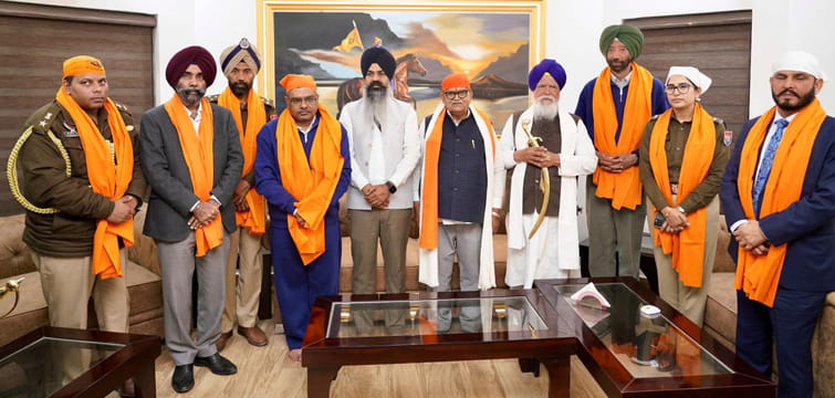 ਪੰਜਾਬ ਰਾਜਪਾਲ ਗੁਲਾਬ ਚੰਦ ਕਟਾਰੀਆ ਤਖ਼ਤ ਸ੍ਰੀ ਦਮਦਮਾ ਸਾਹਿਬ ਵਿਖੇ ਹੋਏ ਨਤਮਸਤਕ