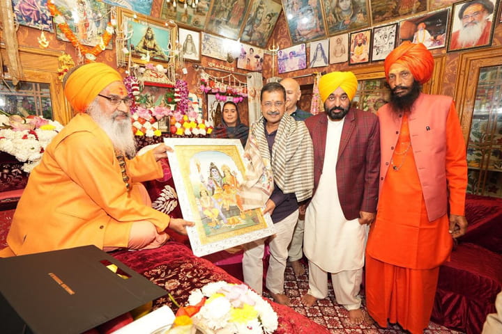 ਮਹਾ ਸ਼ਿਵਰਾਤਰੀ ਮੌਕੇ ਅਰਵਿੰਦ ਕੇਜਰੀਵਾਲ ਅਤੇ ਭਗਵੰਤ ਸਿੰਘ ਮਾਨ ਨੇ ਸ੍ਰੀ ਰਣਕੇਸ਼ਵਰ ਮਹਾਦੇਵ ਮੰਦਰ ਵਿਖੇ ਮੱਥਾ ਟੇਕਿਆ, ਪੰਜਾਬ ਦੀ ਸ਼ਾਂਤੀ ਅਤੇ ਖ਼ੁਸ਼ਹਾਲੀ ਲਈ ਕੀਤੀ ਪ੍ਰਾਰਥਨਾ