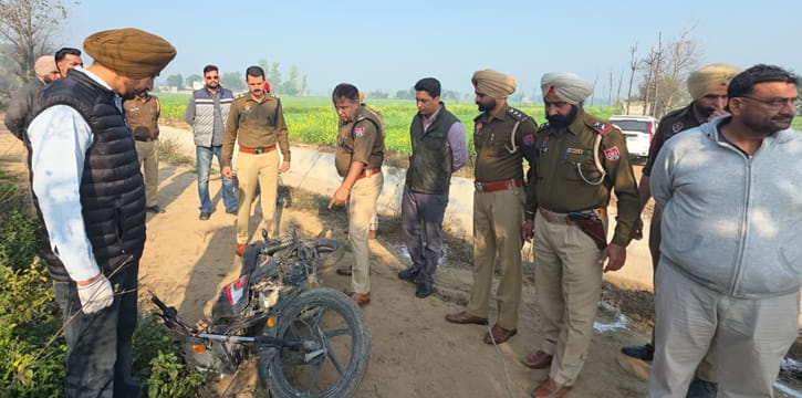 Moga ‘ਚ ਪ੍ਰਵਾਸੀ ਮਜਦੂਰਾਂ ‘ਤੇ ਗੋ+ਲੀ+ਆਂ ਚਲਾਉਣ ਵਾਲੇ ਬਦਮਾਸ਼ ਪੁਲਿਸ ਮੁਕਾਬਲੇ ਤੋਂ ਬਾਅਦ ਕਾਬੂ