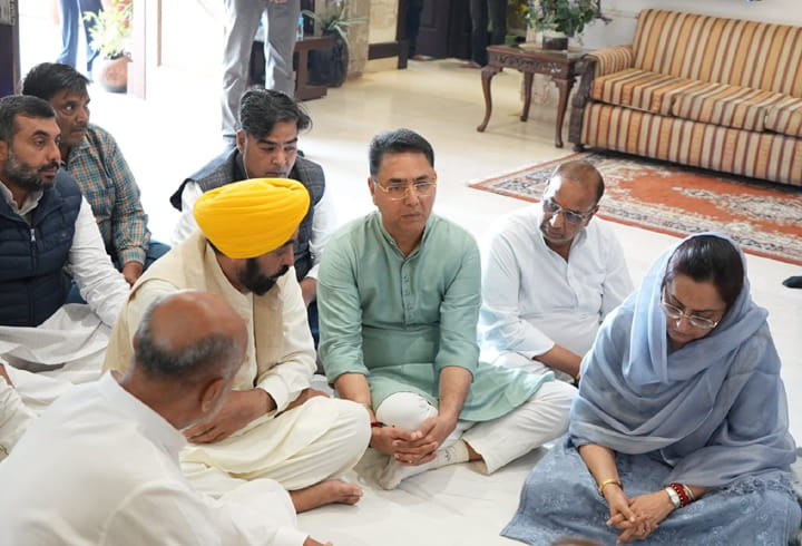 ਮੁੱਖ ਮੰਤਰੀ ਭਗਵੰਤ ਸਿੰਘ ਮਾਨ ਨੇ ਸੰਦੀਪ ਗਿਲਹੋਤਰਾ ਦੇ ਪਰਿਵਾਰ ਨਾਲ ਦੁੱਖ ਸਾਂਝਾ ਕੀਤਾ