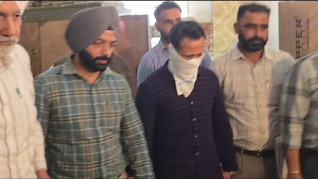 Bathinda ‘ਚ ਵਿਜੀਲੈਂਸ ਨੇ ਪਟਵਾਰੀ ਨੂੰ 10,000 ਰੁਪਏ ਰਿਸ਼ਵਤ ਲੈਂਦਿਆਂ ਰੰਗੇ ਹੱਥੀਂ ਕੀਤਾ ਕਾਬੂ
