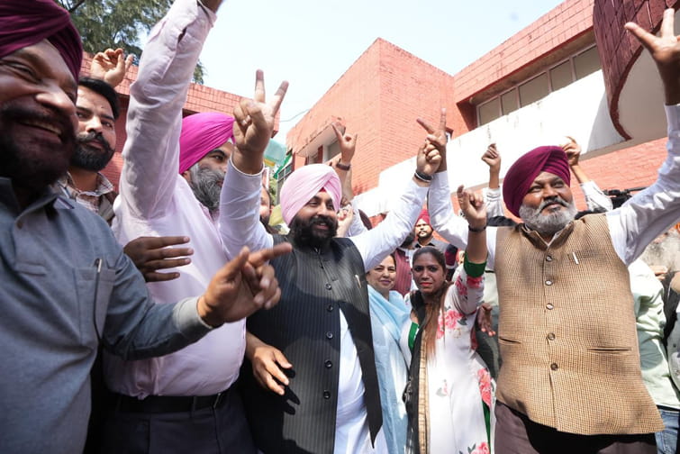 ਆਪ ਪੰਜਾਬ ਨੇ ਅਰਵਿੰਦ ਕੇਜਰੀਵਾਲ ਅਤੇ ਆਪ ਆਗੂਆਂ ਦੇ ਹੱਕ ਵਿੱਚ ਅਦਾਲਤ ਦੇ ਫੈਸਲੇ ਦਾ ਚੰਡੀਗੜ੍ਹ ਵਿੱਚ ਮਨਾਇਆ ਜਸ਼ਨ
