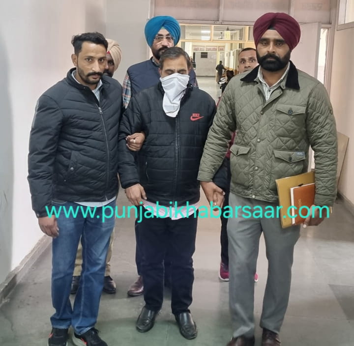 Bathinda ਦੇ DTO ਦਫ਼ਤਰ ਦਾ ਕਲਰਕ ਰਿਸ਼ਵਤ ਲੈਂਦਾ ਵਿਜੀਲੈਂਸ ਵੱਲੋਂ ਕਾਬੂ