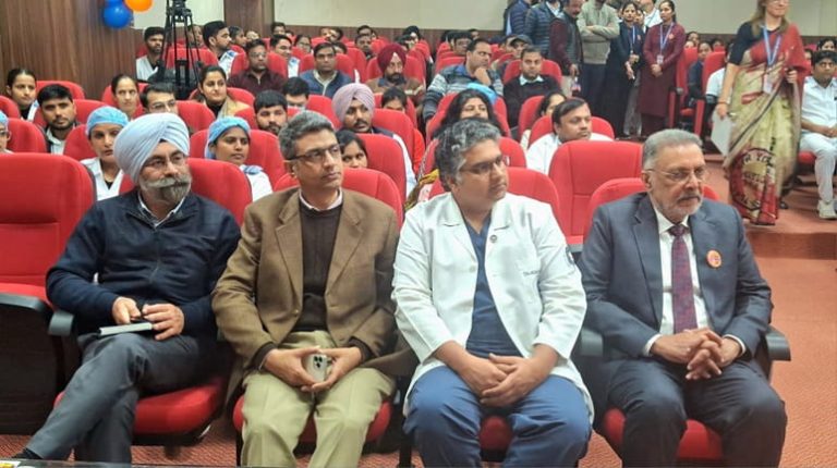 ਮੁੱਖ ਮੰਤਰੀ ਸਿਹਤ ਯੋਜਨਾ ਬੀਮਾ; ਕੈਂਸਰ ਦਾ ਇਲਾਜ ਲਈ ਵੀ ਮਿਲੇਗੀ 10 ਲੱਖ ਰੁਪਏ ਤੱਕ ਦੀ ਕੈਸ਼ਲੈਸ ਕਵਰੇਜ: ਸਿਹਤ ਮੰਤਰੀ