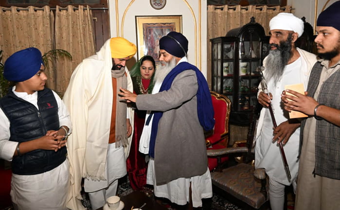 ਨਾਭਾ ਦੇ ਹੀਰਾ ਮਹਿਲ ਪਹੁੰਚੇ ਮੁੱਖ ਮੰਤਰੀ ਨਾਇਬ ਸਿੰਘ ਸੈਣੀ, ਕੰਵਰ ਅਭੇਉਦੇ ਪ੍ਰਤਾਪ ਸਿੰਘ ਦੇ ਦਸਤਾਰਬੰਦੀ ਸਮਾਰੋਹ ਵਿੱਚ ਕੀਤੀ ਸ਼ਿਰਕਤ