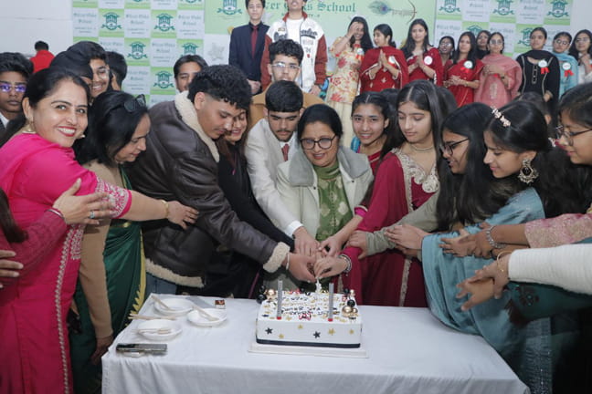 Silver Oaks School, Sushant City-2 Bathinda ਵਿਖੇ ਦਸਵੀਂ ਅਤੇ ਬਾਰ੍ਹਵੀਂ ਜਮਾਤ ਦੇ ਵਿਦਿਆਰਥੀਆਂ ਲਈ ‘ਯਾਦੋਂ ਕਾ ਕਾਰਵਾਂ’ ਪਾਰਟੀ ਦਾ ਆਯੋਜਨ