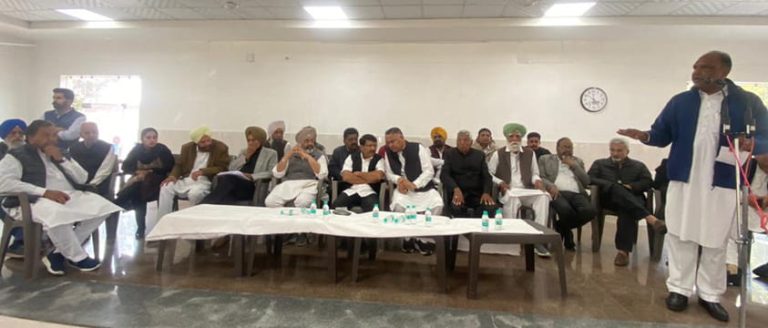 ਕਾਂਗਰਸ ਨੂੰ ਬੂਥ ਪੱਧਰ ‘ਤੇ ਮਜਬੂਤ ਬਣਾਉਣ ਲਈ ਰਵਿੰਦਰ ਡਾਲਵੀਆਂ ਦੀ ਪ੍ਰਧਾਨਗੀ ਹੇਠ ਹੋਈ ਮੀਟਿੰਗ