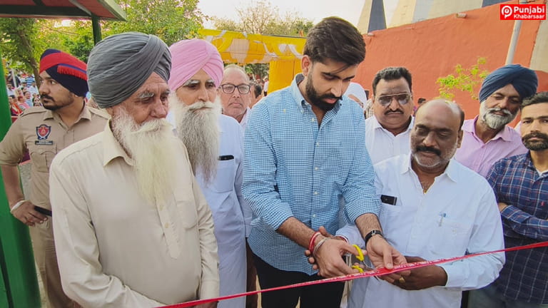 ਬਾਬਾ ਦੀਪ ਸਿੰਘ ਨਗਰ ਪਾਰਕ ਵਿੱਚ ਆਯੋਜਿਤ ਦੂਜੇ ਵਾਲੀਬਾਲ ਟੂਰਨਾਮੈਂਟ ਵਿੱਚ ਮੇਅਰ ਪਦਮਜੀਤ ਸਿੰਘ ਮਹਿਤਾ ਨੇ ਮੁੱਖ ਮਹਿਮਾਨ ਵਜੋਂ ਲਿਆ ਹਿੱਸਾ