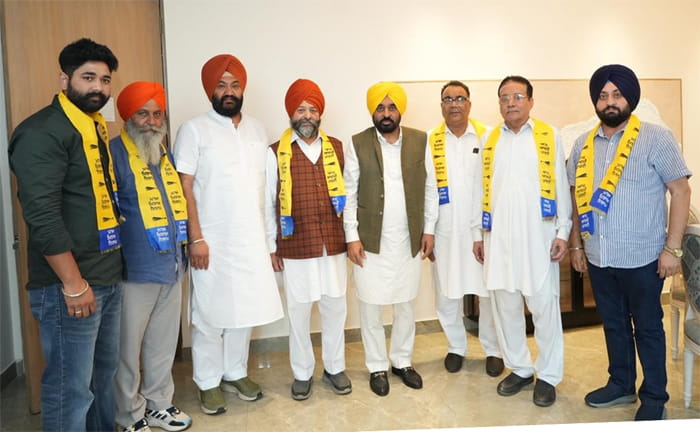 ਅਕਾਲੀ ਦਲ ਨੂੰ ਵੱਡਾ ਝਟਕਾ; ‘ਆਪ’ ਨੇ ਮਜੀਠਿਆ ਦੇ ਗੜ੍ਹ ‘ਚੋਂ ਪੱਟਿਆ ਜ਼ਿਲ੍ਹਾ ਪ੍ਰਧਾਨ