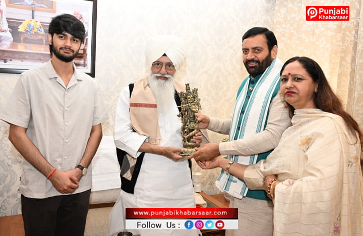 CM Nayab Singh Saini ਨਾਲ ਡੇਰਾ ਬਿਆਸ ਮੁਖੀ ਬਾਬਾ ਗੁਰਿੰਦਰ ਸਿੰਘ ਢਿੱਲੋਂ ਨੇ ਕੀਤੀ ਸ਼ਿਸ਼ਟਾਚਾਰ ਮੁਲਾਕਾਤ