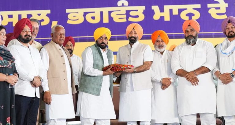 CM Bhagwant Singh Mann ਵੱਲੋਂ ਵਿਕਾਸ ਪ੍ਰਾਜੈਕਟਾਂ ਦੀ ਸੌਗਾਤ, ਸਨੌਰ ਵਿੱਚ 87 ਕਰੋੜ ਦੀ ਲਾਗਤ ਨਾਲ ਸੜਕਾਂ ਦੇ ਨਵੀਨੀਕਰਨ ਦੀ ਸ਼ੁਰੂਆਤ
