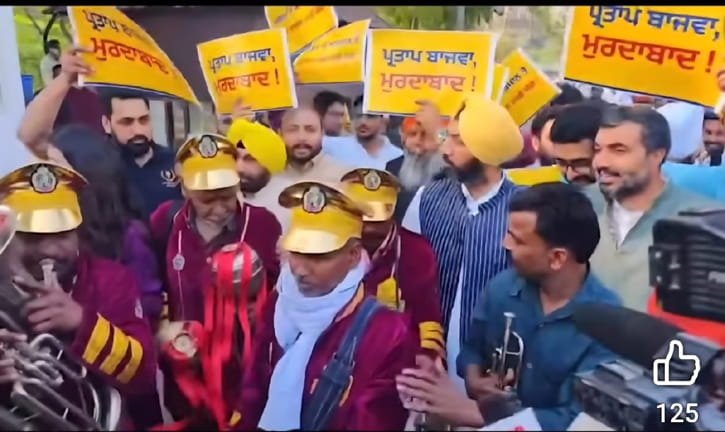Punjab Vidan Sabha ਦੇ ਬਜ਼ਟ ਸੈਸ਼ਨ ਦੀ ਹੰਗਾਮੇਦਾਰ ਸ਼ੁਰੂਆਤ; AAP ਨੇ ਬੈਂਡ ਵਜ਼ਾਇਆ, ਕਾਂਗਰਸ ਨੇ ਧਰਨਾ ਲਗਾਇਆ