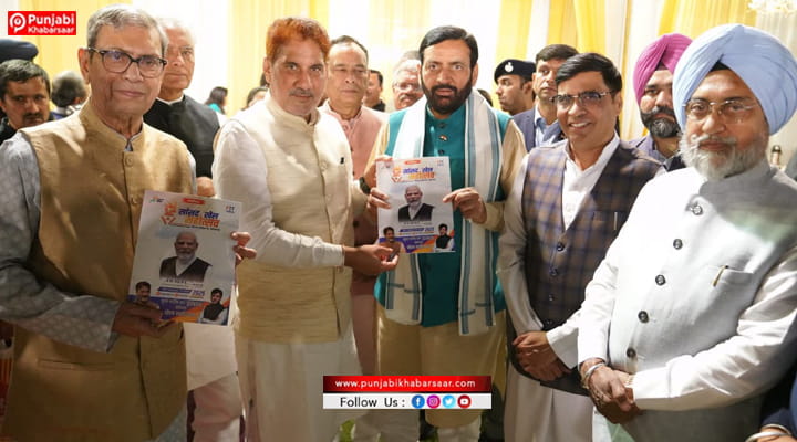 ਹਰਿਆਣਾ ਦੇ ਰਾਜਪਾਲ ਅਤੇ ਮੁੱਖ ਮੰਤਰੀ ਨੇ ਸਿਰਸਾ ਲੋਕਸਭਾ ਖੇਤਰ ਦੇ ਸਾਂਸਦ ਖੇਡ ਮਹੋਤਸਵ ਨਾਲ ਜੁੜਿਆ ਸੋਵੀਨਾਰ ਜਾਰੀ ਕੀਤਾ