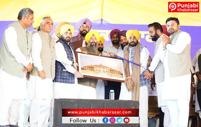 ਅਸੀਂ ਸਰਕਾਰੀ ਸਕੂਲਾਂ ਦੇ ਅਧਿਆਪਕਾਂ ਨੂੰ ਸਿਖਲਾਈ ਲਈ ਵਿਦੇਸ਼ ਭੇਜ ਰਹੇ ਹਾਂ ਤਾਂ ਜੋ ਸਾਡੇ ਬੱਚਿਆਂ ਨੂੰ ਪੜ੍ਹਨ ਲਈ ਵਿਦੇਸ਼ ਨਾ ਜਾਣਾ ਪਵੇ: ਮੁੱਖ ਮੰਤਰੀ ਭਗਵੰਤ ਸਿੰਘ ਮਾਨ