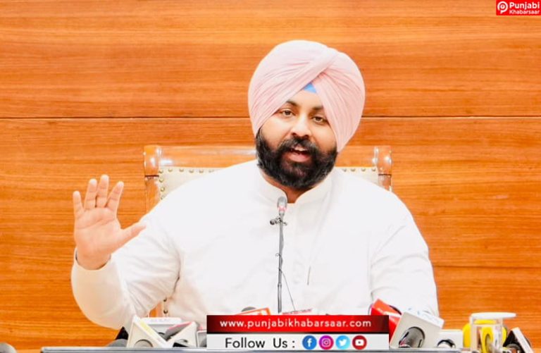 Bhagwant Mann Govt ਵੱਲੋਂ ਪਾਠ ਪੁਸਤਕਾਂ ਦੀ ਵੰਡ ਵਿੱਚ ਇਜਾਰੇਦਾਰੀ ਖ਼ਤਮ; ਪ੍ਰਾਈਵੇਟ ਸਕੂਲਾਂ ਦੇ ਵਿਦਿਆਰਥੀਆਂ ਨੂੰ ਬੋਰਡ ਵੱਲੋਂ ਸਿੱਧੇ ਤੌਰ ’ਤੇ ਕੀਤੀ ਜਾਵੇਗੀ ਕਿਤਾਬਾਂ ਦੀ ਸਪਲਾਈ : ਹਰਜੋਤ ਸਿੰਘ ਬੈਂਸ