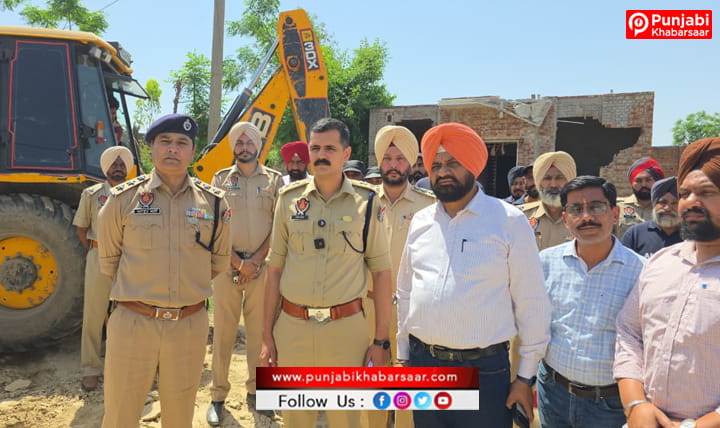 ਬੱਧਨੀ ਕਲਾਂ ‘ਚ 3 ਨਸ਼ਾ ਤਸਕਰਾਂ ਦੀਆਂ ਜਾਇਦਾਦਾਂ ‘ਤੇ ਫ਼ਿਰਿਆ ਪ੍ਰਸ਼ਾਸਨ ਦਾ ਪੀਲਾ ਪੰਜ਼ਾ