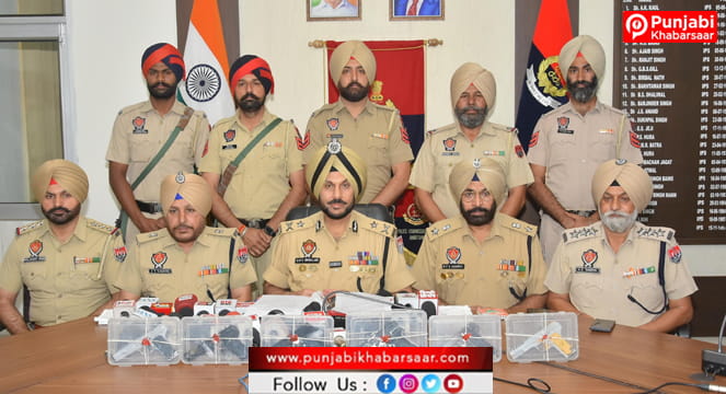 Amritsar ਵਿੱਚ ਸਰਹੱਦ ਪਾਰੋਂ ਚੱਲ ਰਹੇ ਗੈਰ-ਕਾਨੂੰਨੀ ਹਥਿਆਰ ਤਸਕਰੀ ਮਾਡਿਊਲ ਨਾਲ ਜੁੜੇ ਤਿੰਨ ਵਿਅਕਤੀ ਕਾਬੂ; 6 ਪਿਸਤੌਲ ਬਰਾਮਦ