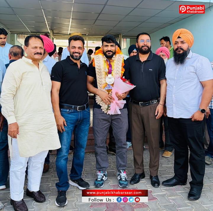 DAV College Bathinda ਦੇ ਸਾਬਕਾ ਵਿਦਿਆਰਥੀ ਸੰਦੀਪ ਸਿੰਘ ਮਾਨ ਨੇ ਸੀਨੀਅਰ ਕੁਸ਼ਤੀ ਚੈਂਪੀਅਨਸ਼ਿਪ ਵਿੱਚ ਚਾਂਦੀ ਦਾ ਤਗਮਾ ਜਿੱਤਿਆ