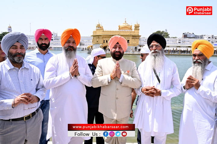 ਉਤਰਾਖੰਡ ਦੇ ਰਾਜਪਾਲ ਗੁਰਮੀਤ ਸਿੰਘ ਸੱਚਖੰਡ ਸ੍ਰੀ ਹਰਿਮੰਦਰ ਸਾਹਿਬ ਵਿਖੇ ਹੋਏ ਨਤਮਸਤਕ
