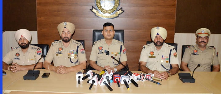 ਵਿਦੇਸ਼ੀ ਸਬੰਧਾਂ ਵਾਲੇ ਨਸ਼ਾ ਅਤੇ ਹਥਿਆਰ ਤਸਕਰੀ ਮਾਡਿਊਲ ਦੇ ਚਾਰ ਕਾਰਕੁੰਨ ਗ੍ਰਿਫਤਾਰ; 9.9 ਕਿਲੋ ਹੈਰੋਇਨ, ਦੋ ਪਿਸਤੌਲਾਂ ਬਰਾਮਦ