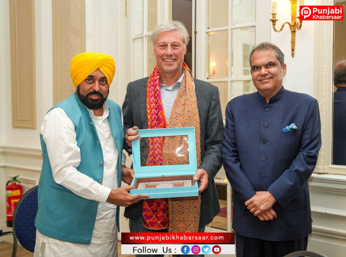 ਮੁੱਖ ਮੰਤਰੀ ਨੇ ਹਾਲੈਂਡ ਦੇ ਮਹਾਨ ਹਾਕੀ ਖਿਡਾਰੀ ਫਲੋਰਿਸ ਜਾਨ ਬੋਵਲੈਂਡਰ ਨਾਲ ਕੀਤੀ ਮੁਲਾਕਾਤ, ਪੰਜਾਬ ਦੇ ਅਥਲੀਟਾਂ ਨੂੰ ਸਿਖਲਾਈ ਦੇਣ ਦਾ ਦਿੱਤਾ ਸੱਦਾ